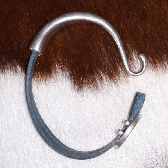 Leather Loop Mandala Bracelet - Picture 3 of 5